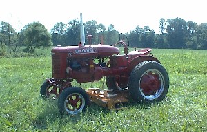 Antique 
      
 
 
 
                        Farmall ATractor Restoration